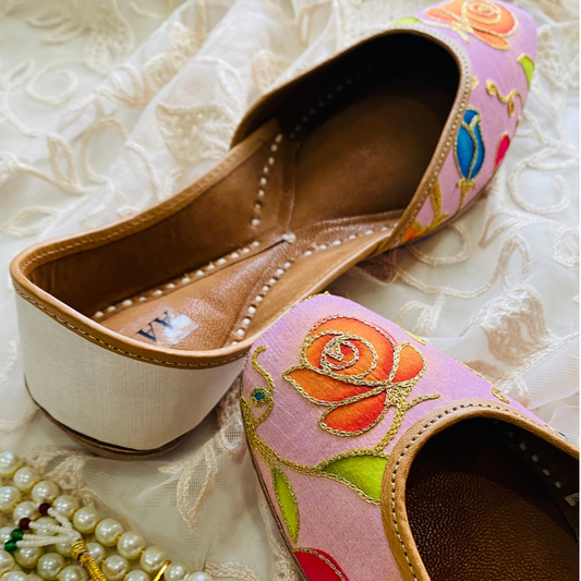 FLORAL CORSAGE JUTTIS