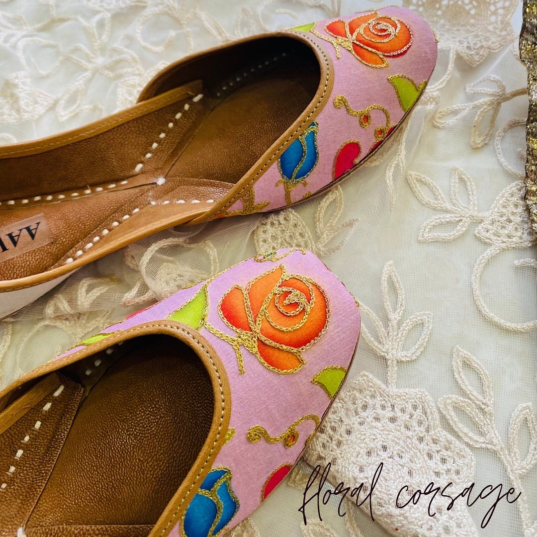 FLORAL CORSAGE JUTTIS