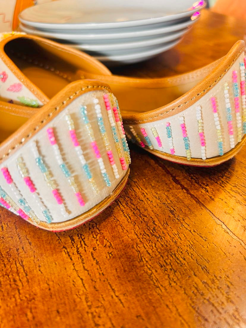 GUL JUTTIS